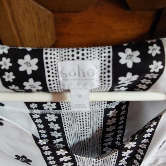 Gorgeous white and black top - Picture 3 of 3